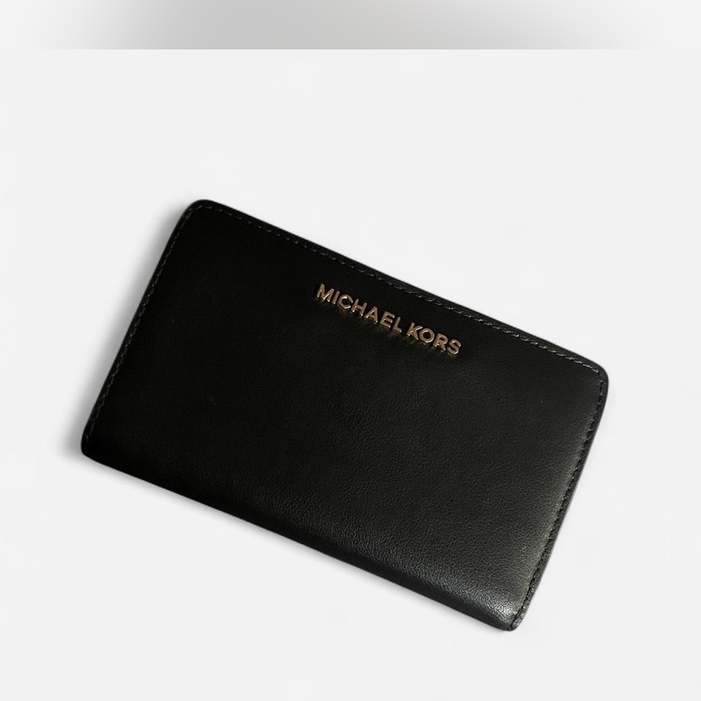 Michael Kors Elegant Black Medium Wallet